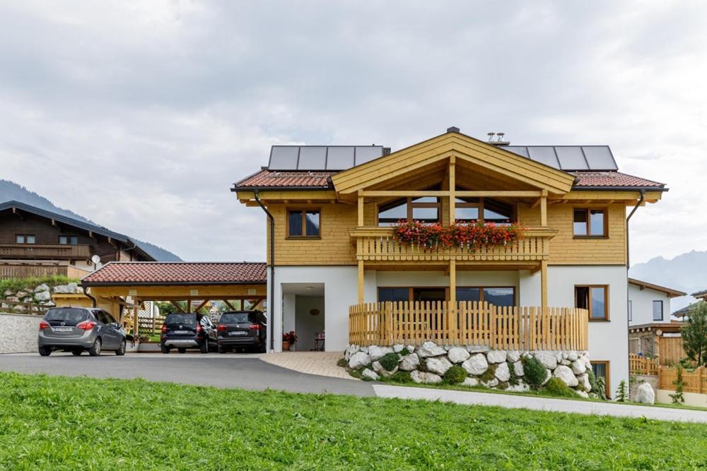 Penthousewohnung Mit Garten Sauna Pool Maishofen Exteriör bild